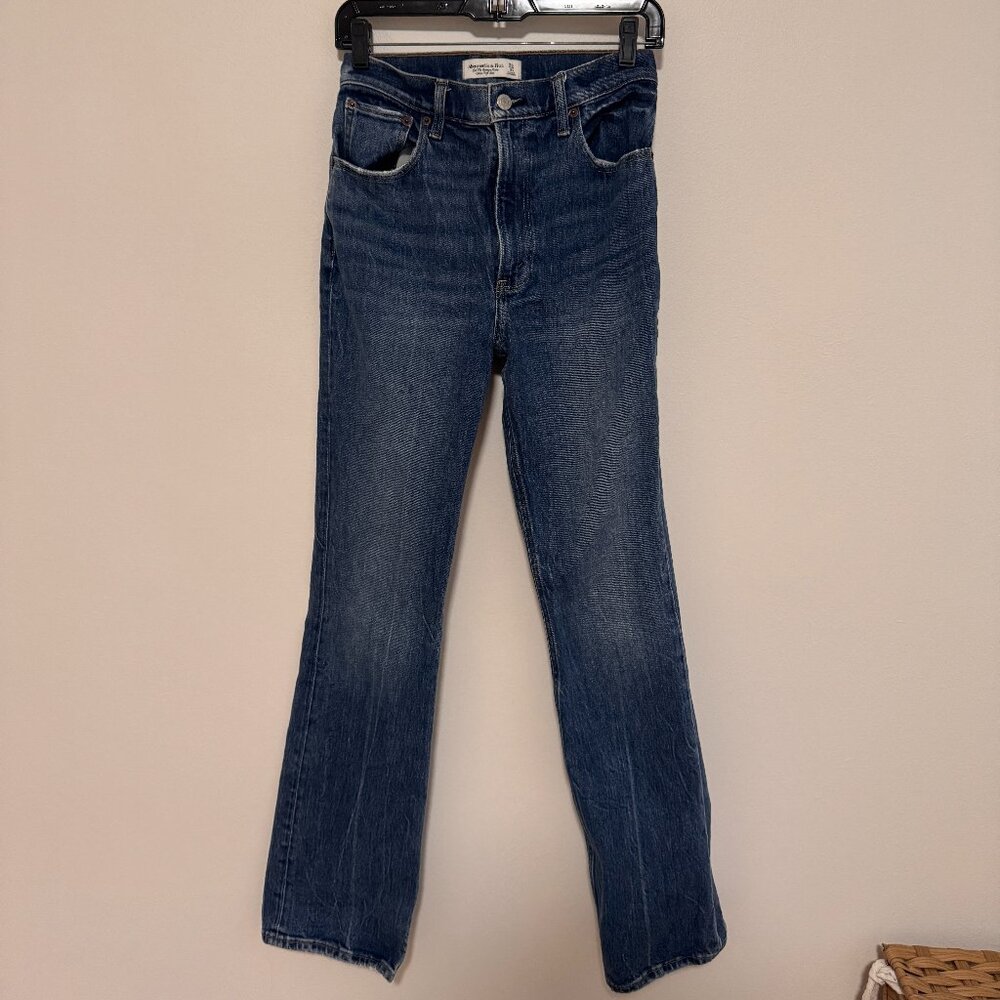 Abercrombie & Fitch '70s Vintage Flare Ultra High Rise, Medium Wash, Size 26